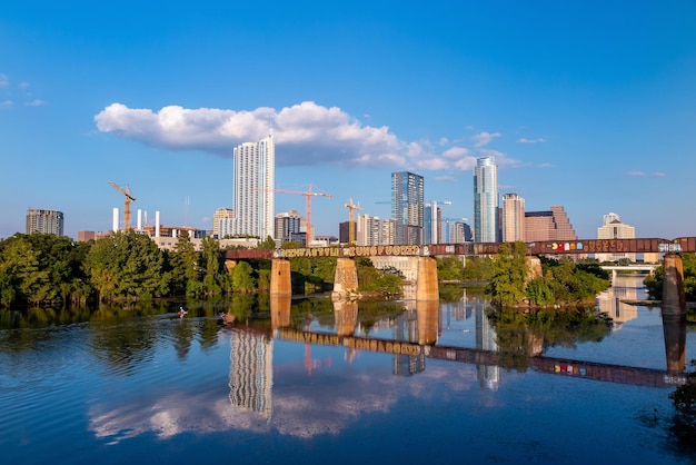 L'orizzonte del centro di Austin, paesaggio urbano del Texas, Stati Uniti al tramonto