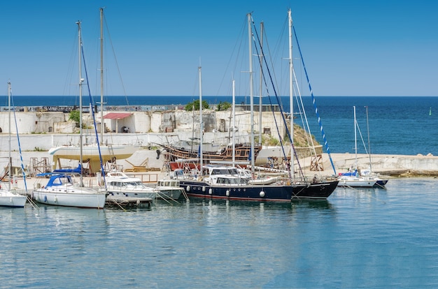 L'ormeggio dello yacht club di Sebastopoli CSKA