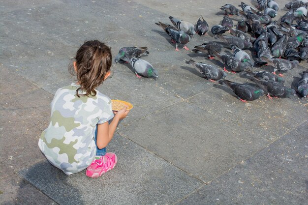 L'uccello solitario vive nell'ambiente naturale