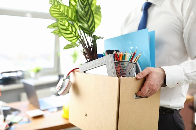 L'uomo d'affari è stato licenziato durante la brutta recessione dell'economia