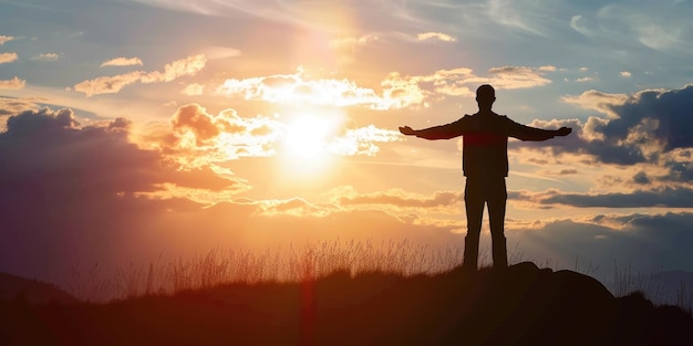 L'uomo di successo celebra la vittoria al tramonto Pragma