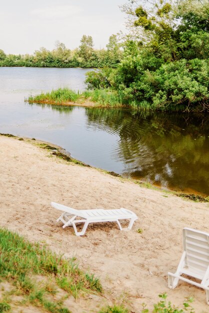 La baia del fiume e la spiaggia