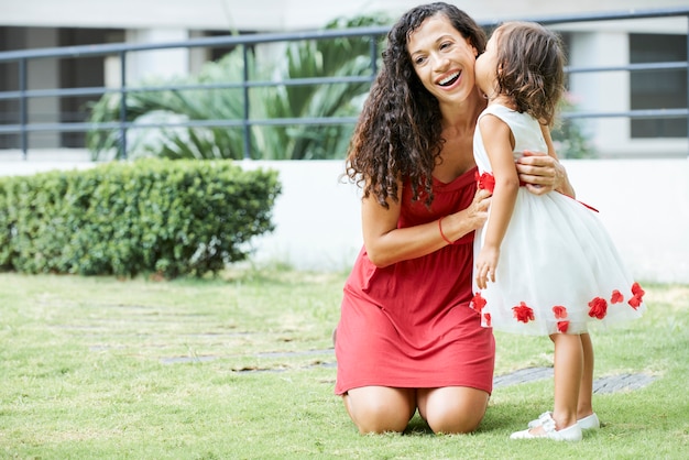 La bambina ama sua madre