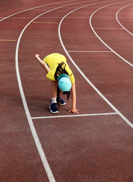 La bambina si diverte allo stadio