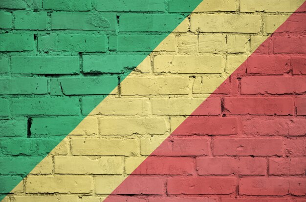 La bandiera del Congo è dipinta su un vecchio muro di mattoni