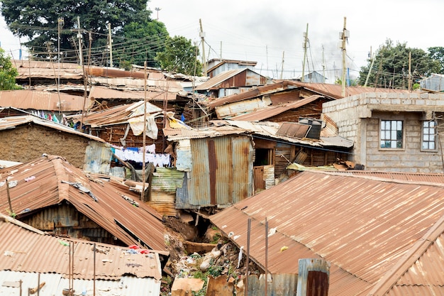 La baraccopoli di Kibera a Nairobi. Kibera è la baraccopoli più grande dell'Africa. Baraccopoli a Nairobi, in Kenya.