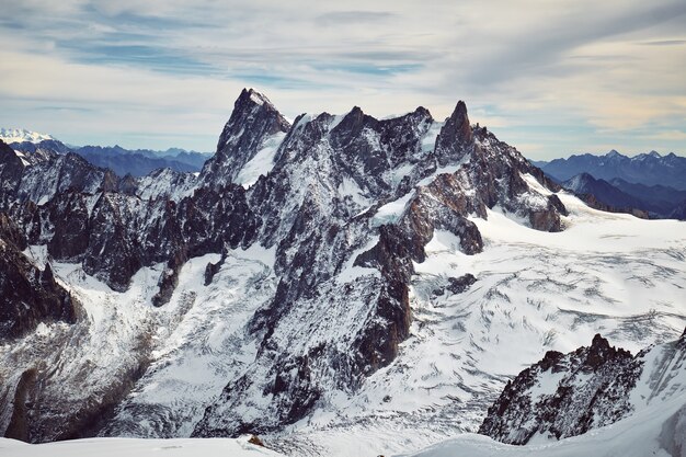 La bella montagna fa parte del massiccio del Monte Bianco.