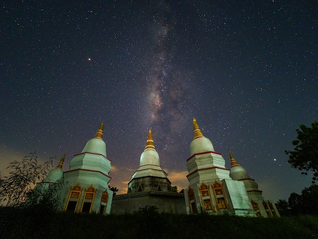 La bella Via Lattea e la pagoda