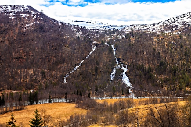 La bellezza del nord: il fiume e le montagne