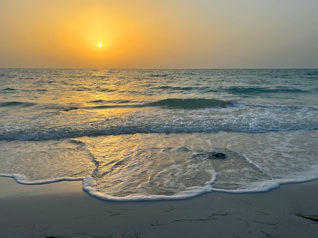 La bellezza delle onde del tramonto