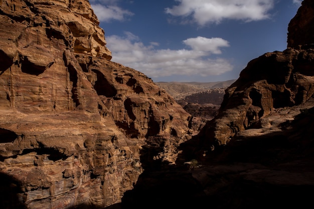 La bellezza delle rocce e l'architettura antica di Petra in Giordania Antico tempio di Petra in Giordania