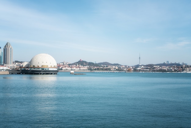 La bellissima costa e il paesaggio architettonico di Qingdao