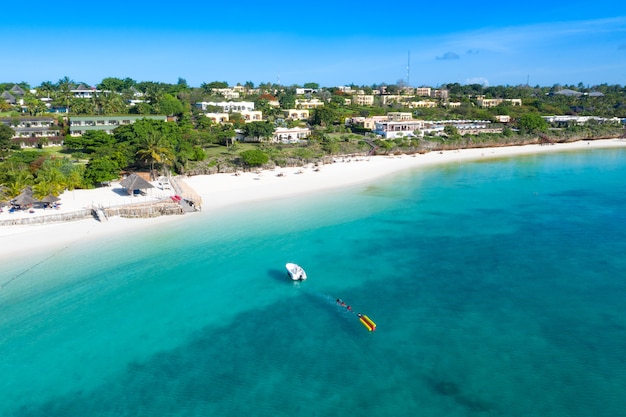 La bellissima vista aerea dell'isola tropicale di Zanzibar.