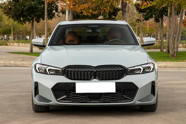 La BMW 320i è un'auto compatta executive prodotta dalla casa automobilistica tedesca BMW