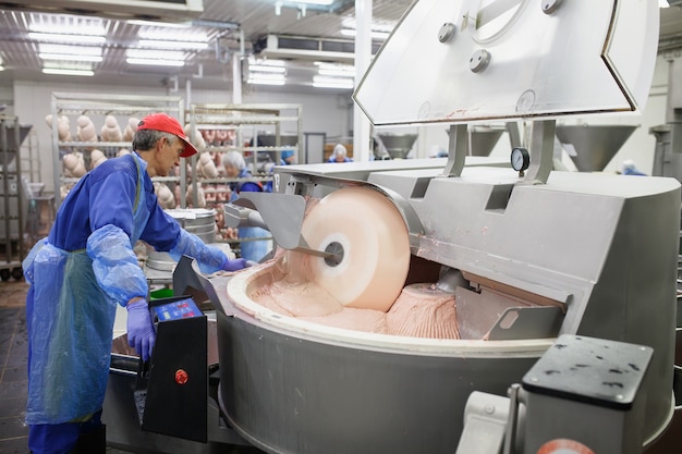 La carne nel macinino. l'industria della carne.