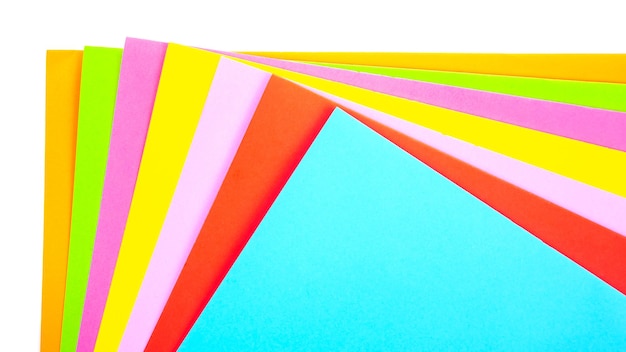 La carta colorata ha impostato la creatività e la creatività sullo sfondo dell'astrazione geometrica