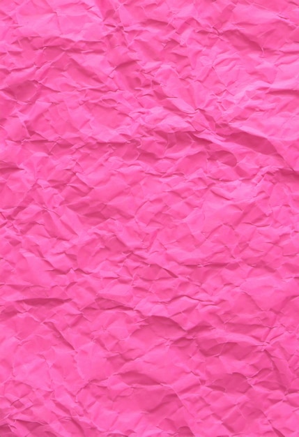 La carta stropicciata rosa forma uno sfondo intrigante con la sua texture unica