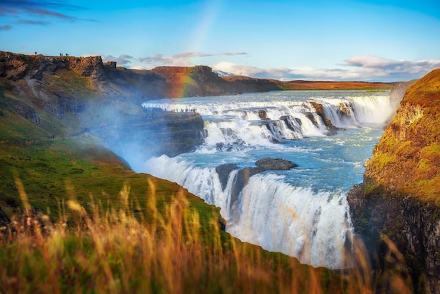 La cascata di Gullfoss e il fiume olfusa nel sud-ovest dell'Islanda con un arcobaleno