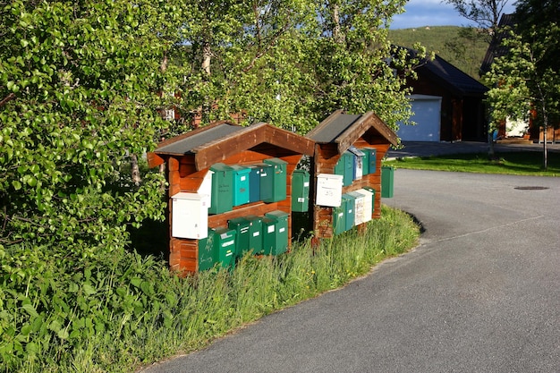 La cassetta delle lettere nel piccolo villaggio Norvegia