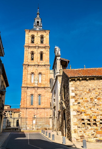 La cattedrale di astorga in spagna