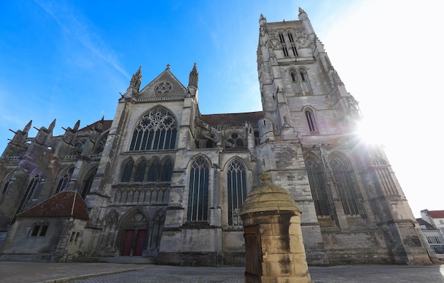 La cattedrale di Saint Etienne Meaux 1175 1180 è una cattedrale cattolica romana e un monumento nazionale della Francia nella città di Meaux nel dipartimento della SeineetMarne