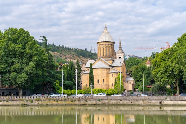 La Cattedrale di Sioni della Dormizione è una cattedrale ortodossa georgiana a Tbilisi, in Georgia. Religione