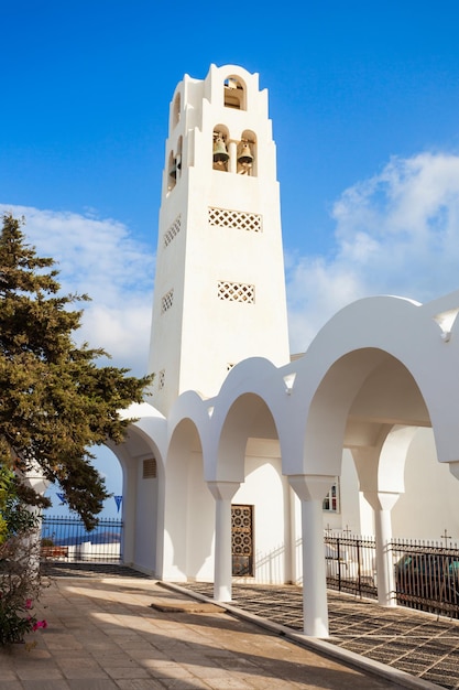 La cattedrale metropolitana ortodossa di Fira o la chiesa cattedrale della Candelora del Signore è la principale chiesa ortodossa a Fira, isola di Santorini, Cicladi in Grecia