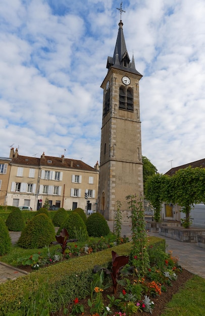 La Chiesa di SaintBarthelemy è una chiesa cattolica romana situata a Melun di cui rimane solo il campanile