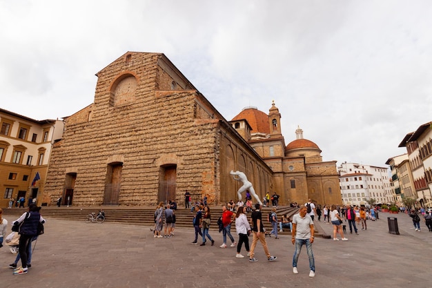 La chiesa di san miguel si trova nel centro del paese.