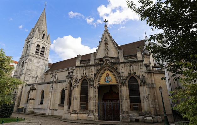 La chiesa di San Saturnino situata nella città di Nogent sur Marne vicino a Parigi Francia