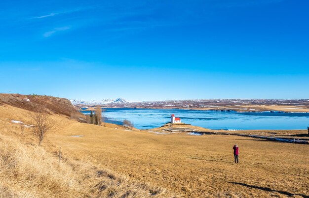La chiesa sul lago Ulfljotsvatn conosciuta come Ulfljotsvatnskirkja è un bellissimo punto panoramico in Islanda