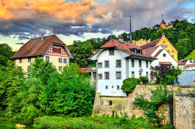 La città di Friburgo in Svizzera al tramonto