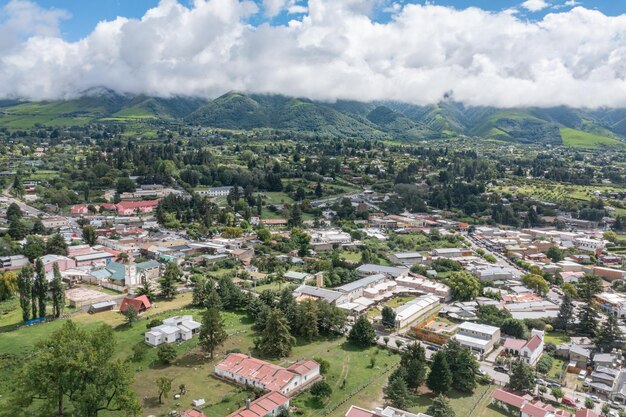 La città di Tafi del Valle a Tucuman, in Argentina, vista da un drone