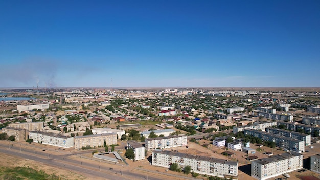 La cittadina di balkhash è vista da un drone