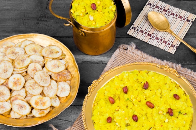 La colazione popolare piccante e croccante indiana Poha Chivda