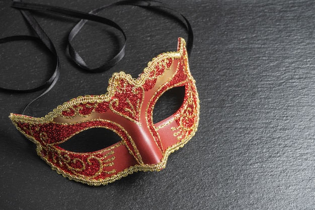 La Colombina, maschera rossa di carnevale o mascherata