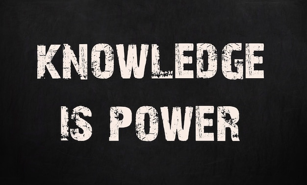 La conoscenza è potere scritto su una lavagna.