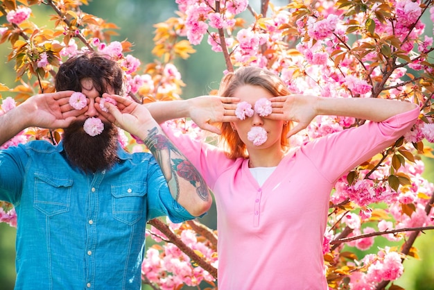 La coppia divertente celebra il giorno di tutti gli amanti Il giorno di tutti gli innamorati Teneri sentimenti d'amore Ti amo Primavera