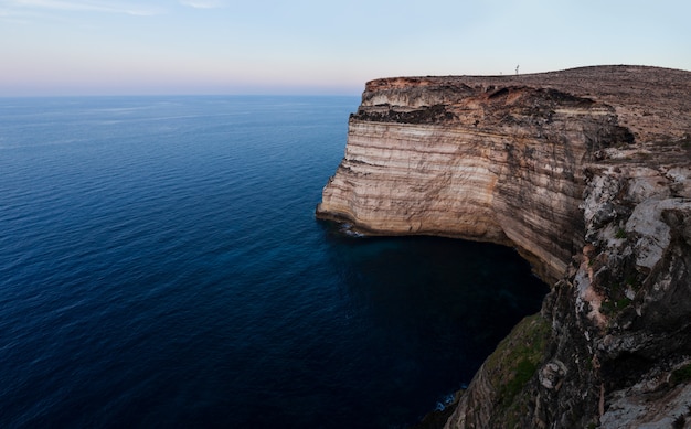 La costa della scogliera di Lampedusa