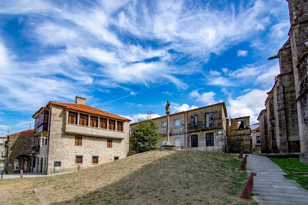 La croce di pietra nei pressi della cattedrale di Pontevedra