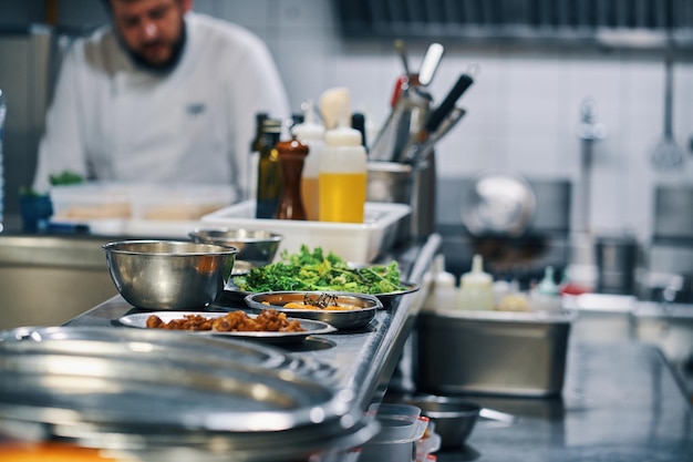 La cucina di un raffinato ristorante