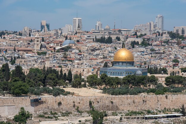 La Cupola della Roccia sul Monte del Tempio e la vista della Città Santa di Gerusalemme