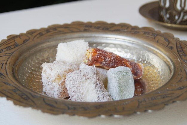 La delizia turca o lokum è un dolce gelatinoso tradizionale, del tipo caramelle morbide o gelatine.