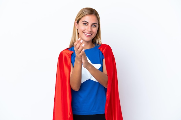 La donna caucasica del supereroe ha isolato lo sfondo che applaude dopo la presentazione in una conferenza