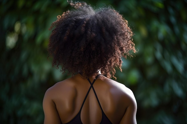 La donna di colore con i capelli ricci fa yoga nel cortile IA generativa