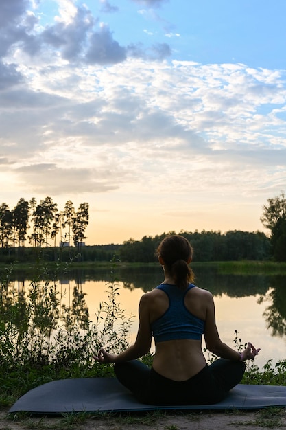 La donna è impegnata in uno stile di vita sano Stile di vita sano