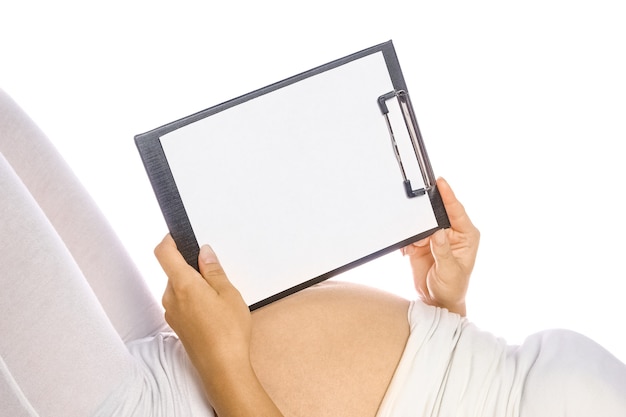 La donna incinta si trova in possesso di appunti isolati