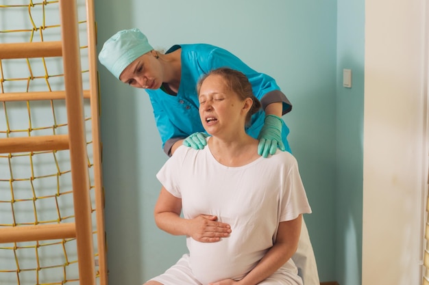 La donna partorisce in ospedale ha una contrazione