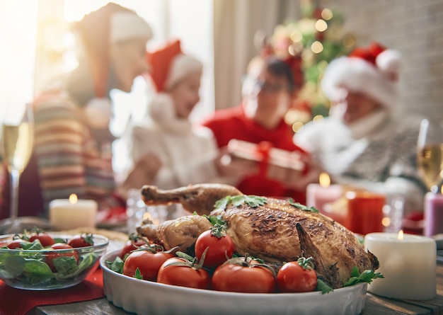 La famiglia festeggia il Natale