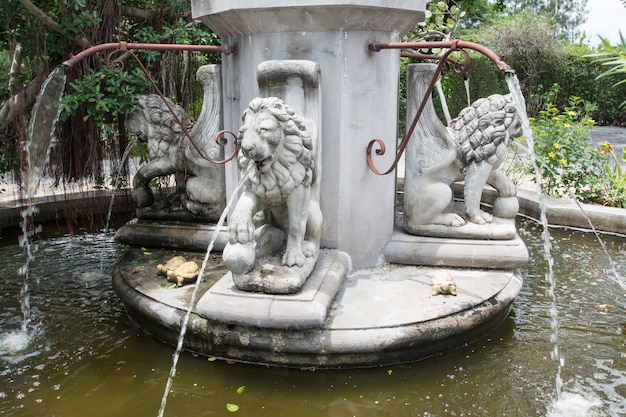 La fontana del leone in giardino